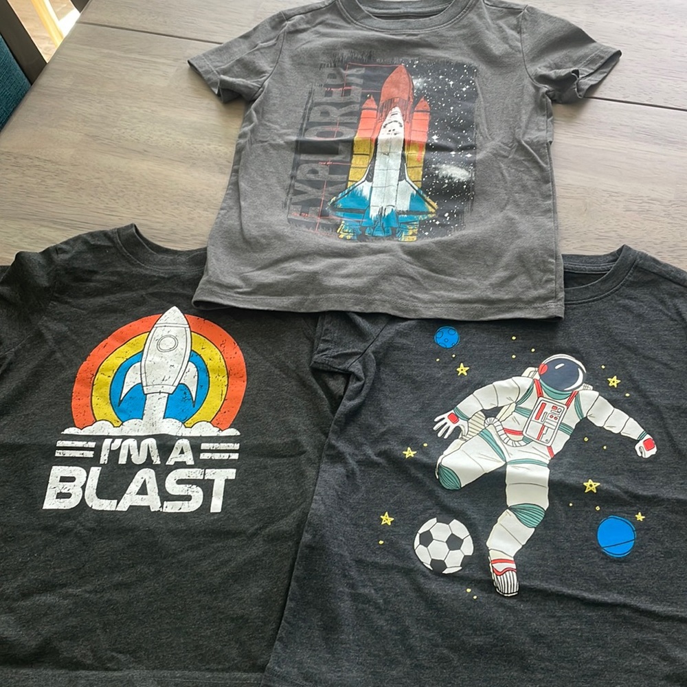 3 Space themed T shirts size XS/4/5